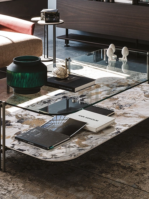 Tavolino con piano superiore in cristallo e piano inferiore in ceramica Biplane di Cattelan Italia