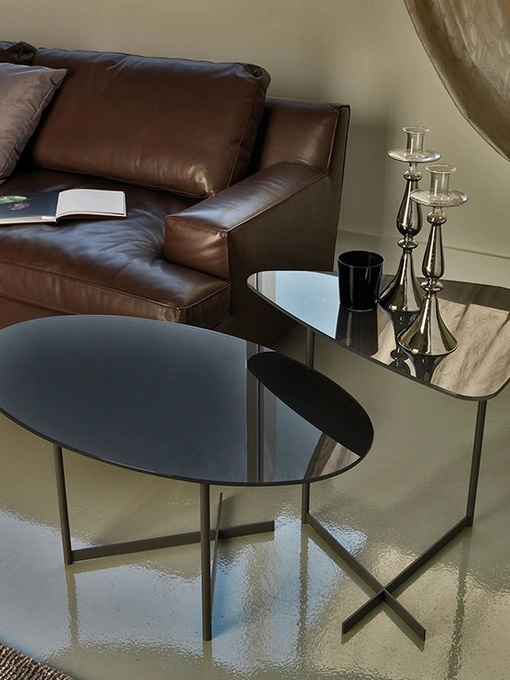 Tavolino con base in acciaio e piano in cristallo Pat di Cattelan Italia