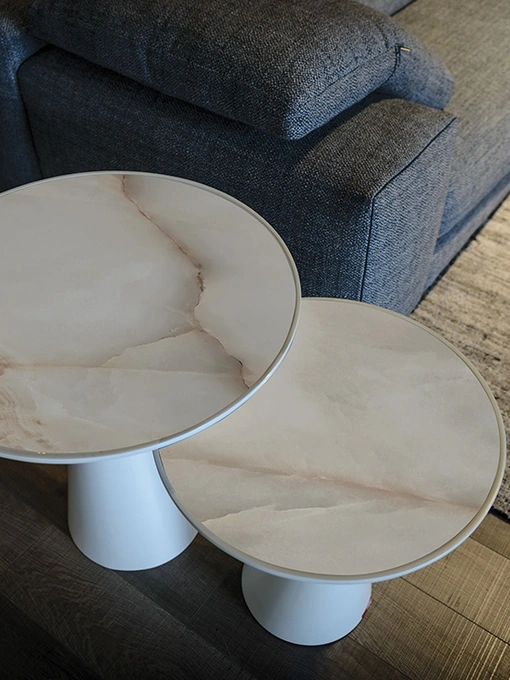 Tavolino in poliuretano verniciato bianco e piano in ceramica Peyote Keramik di Cattelan Italia