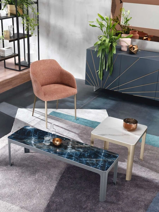 Tavolino Corner con top in ceramica e gambe in metallo verniciato di Riflessi