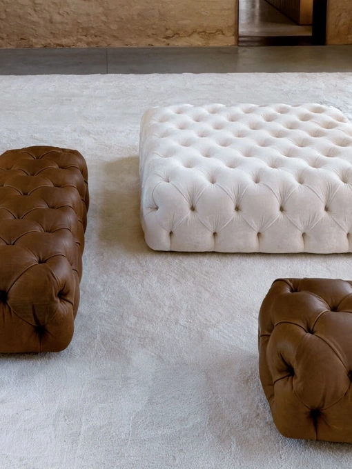 Pouf Rollking in pelle o in tessuto imbottito e trapuntato di Desirèe