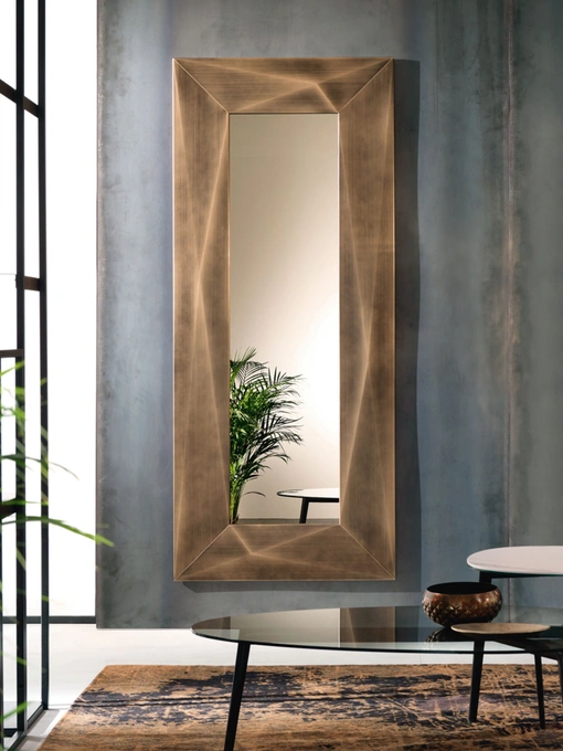 Specchio Diamond con cornice in ottone spazzolato di Riflessi