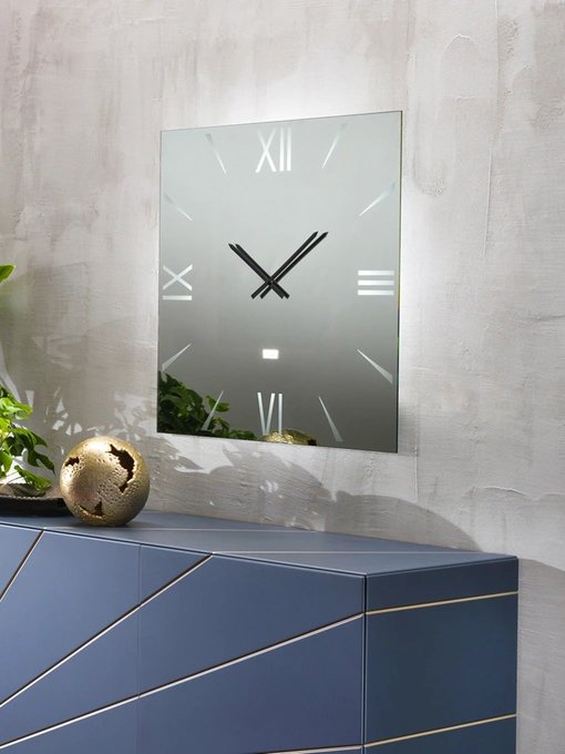 Orologio da muro realizzato in cristallo specchiante fumé serigrafato Skyline di Riflessi