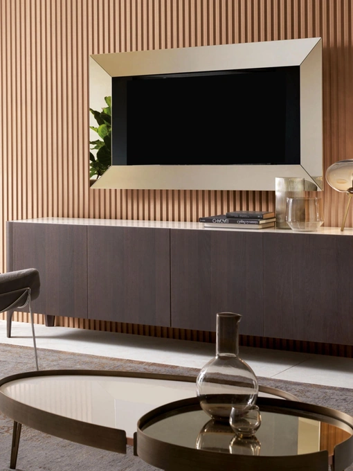 Specchio da parete Mirror TV con cornice in cristallo e alloggio per TV di Riflessi