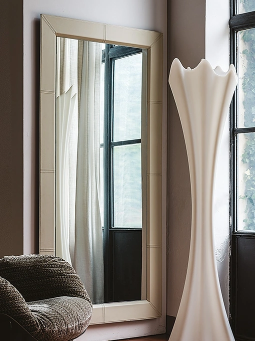 Specchio con cornice in cuoio Photo di Cattelan Italia