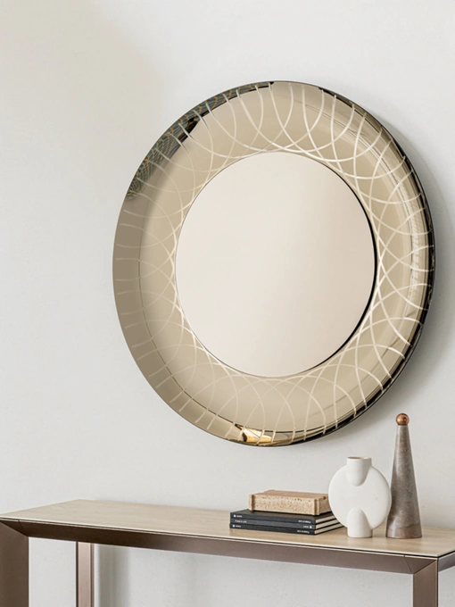 Specchio Vanity con cornice in cristallo specchiante bronzato in fusione con incisioni di Riflessi