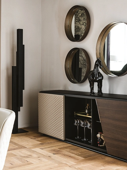 Specchio da parete in cristallo specchiato con cornice in acciaio verniciato goffrato Wish di Cattelan Italia