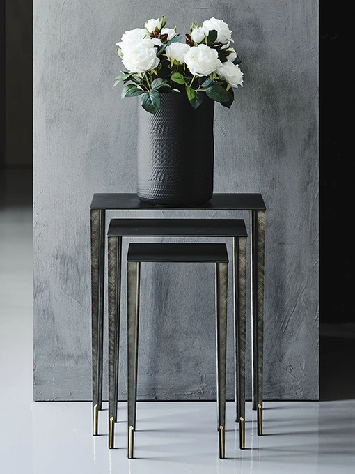 Tavolino Brushed Grey con parti in ottone Spillo di Cattelan Italia
