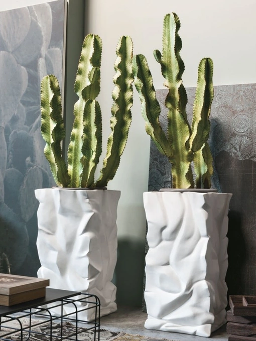 Vaso Stropiccio in ceramica opaca bianco di Adriani e Rossi