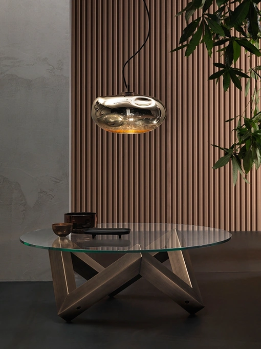 Tavolino Zen New con top in cristallo e base in rovere tinto ottone di Riflessi