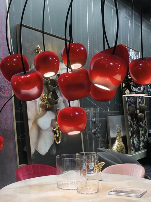 Lampada a sospensione con supporto in metallo e ciliegia in ceramica Cherry di Adriani e Rossi
