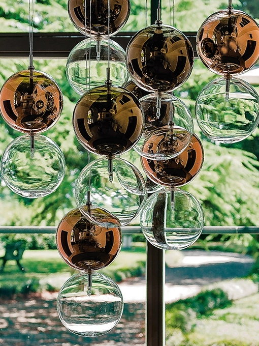 Lampada a sospensione con sfere a due colori Apollo di Cattelan Italia
