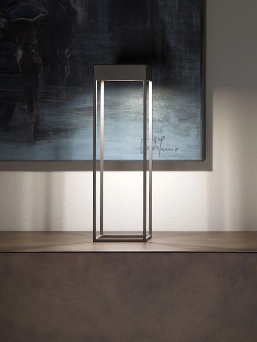 Lampada LED ricaricabile da tavolo Chia in metallo di Ronda Design