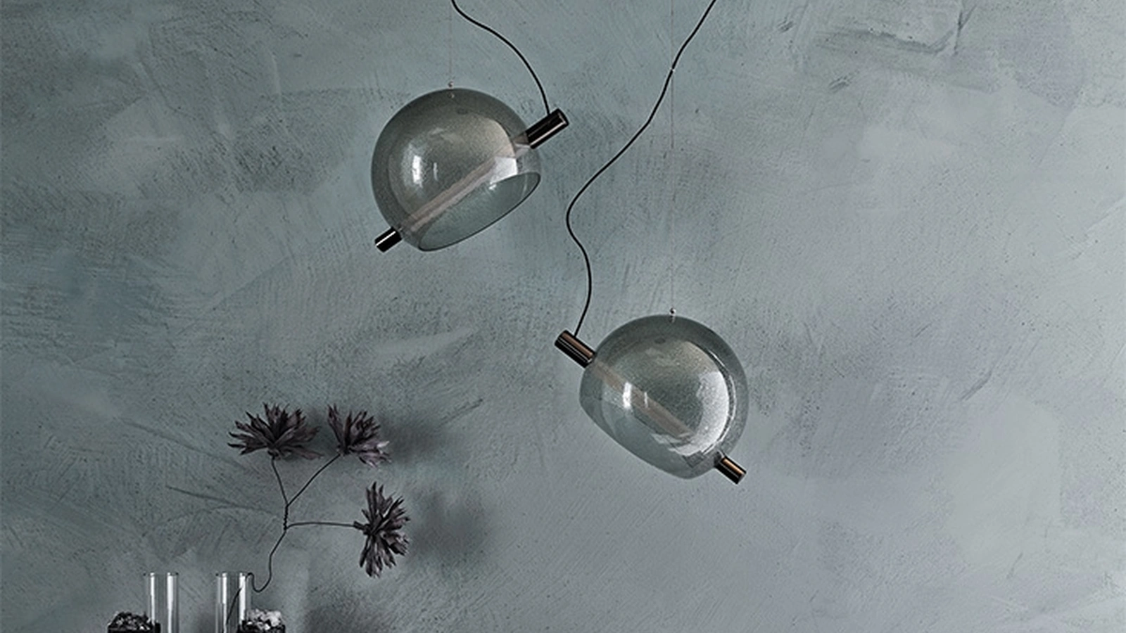 Lampada a sospensione con paralume in vetro soffiato trasparente o fumé Cody di Cattelan Italia a sospensione Cody di Cattelan Italia