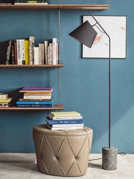 Lampada da terra in metallo con base in cemento Karibù di Cattelan Italia