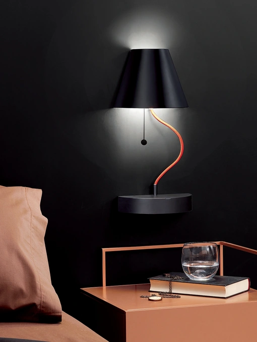 Lampada magnetica da parete liberamente posizionabile Lapilla in metallo di Ronda Design