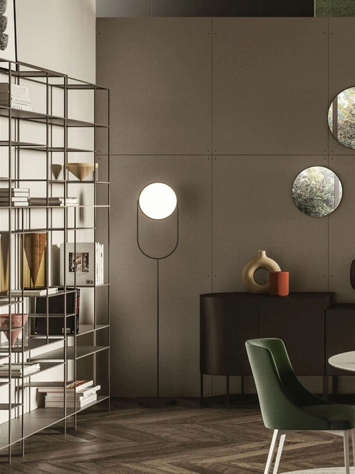 Lampada Lift Floor in metallo caratterizzata da una piastra circolare luminosa orientabile ed un design raffinato ed essenziale di Ronda Design
