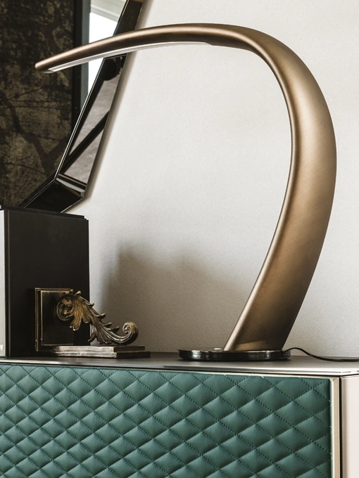 Lampada da tavolo Mamba in poliuretano verniciato di Cattelan Italia