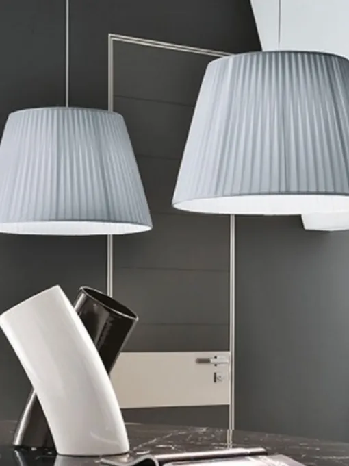 Lampada a sospensione di forma conica in tessuto plissettato Opera Plissé di Adriani e Rossi