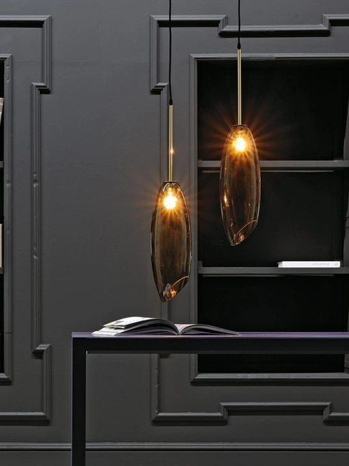 Lampada a sospensione in vetro di Murano finitura tortora con particolare in oro Rosy Gold di Adriani e Rossi