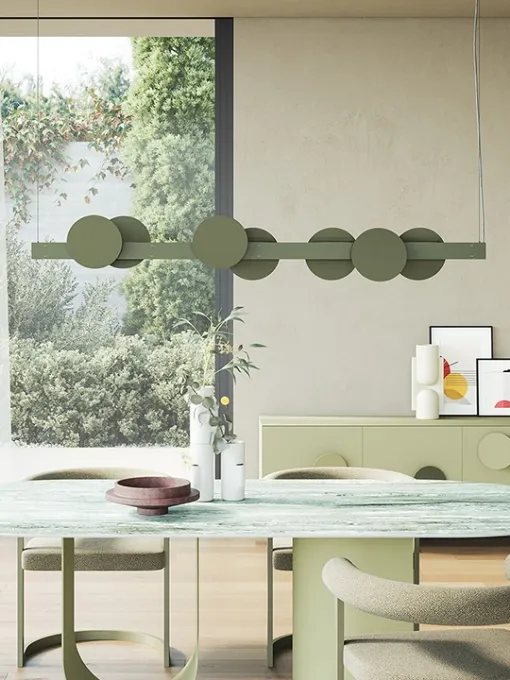 Lampada a sospensione Sundown composta da una barra in metallo verniciato ed elementi magnetici decorativi in metallo di Ronda Design