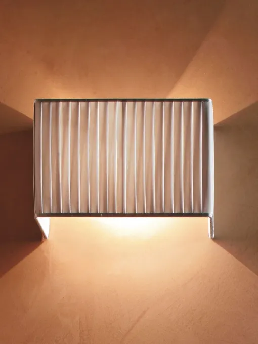 Lampada Tao Plissè Applique in tessuto di Adriani e Rossi