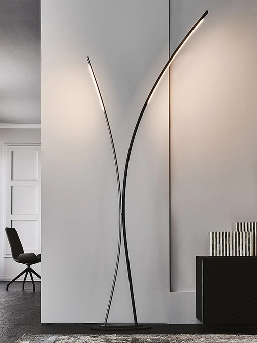 Lampada da terra in acciaio con luci a led Twin di Cattelan Italia