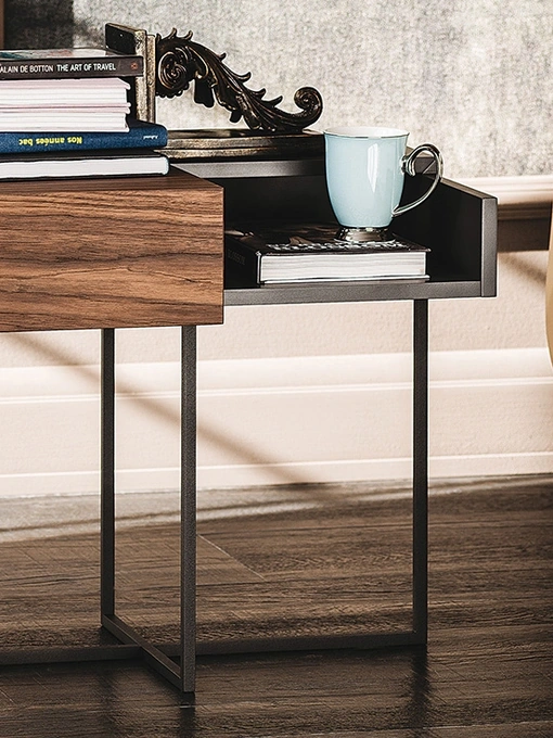 Comodino Dante in laccato con anta scorrevole in legno di Cattelan Italia