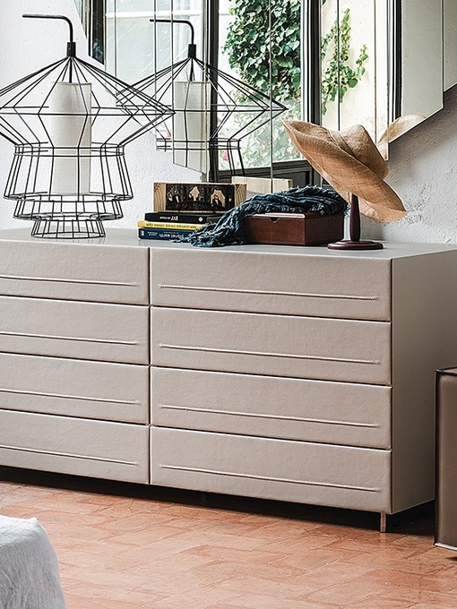 Comò Dyno in legno rivestito in pelle di Cattelan Italia