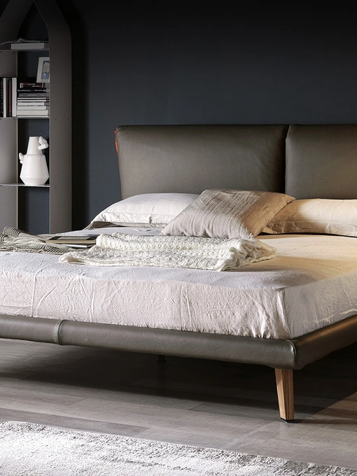 Letto imbottito con testiera Adam di Cattelan Italia