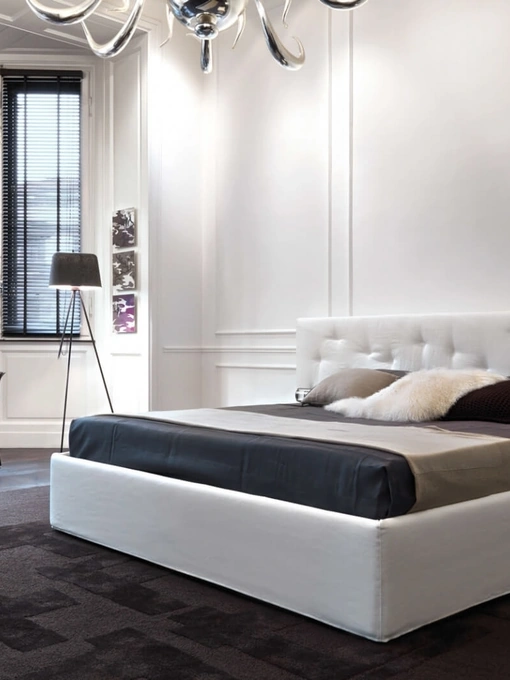 Letto in tessuto con ampia testiera Chance di Desirèe