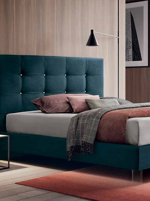 Letto in tessuto imbottito con testiera importante Dennis di Felis