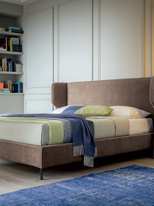 Letto in tessuto con testiera dai bordi ripiegati Spencer di Felis