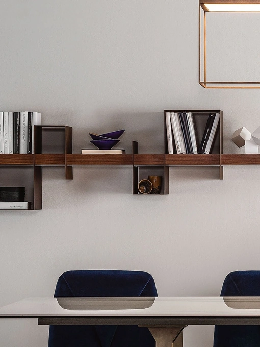 Libreria Ago e Filo in legno con mensole in metallo di Ronda Design