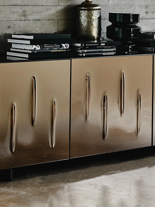 Madia Carnaby in cristallo bombato specchiato bronzo di Cattelan Italia