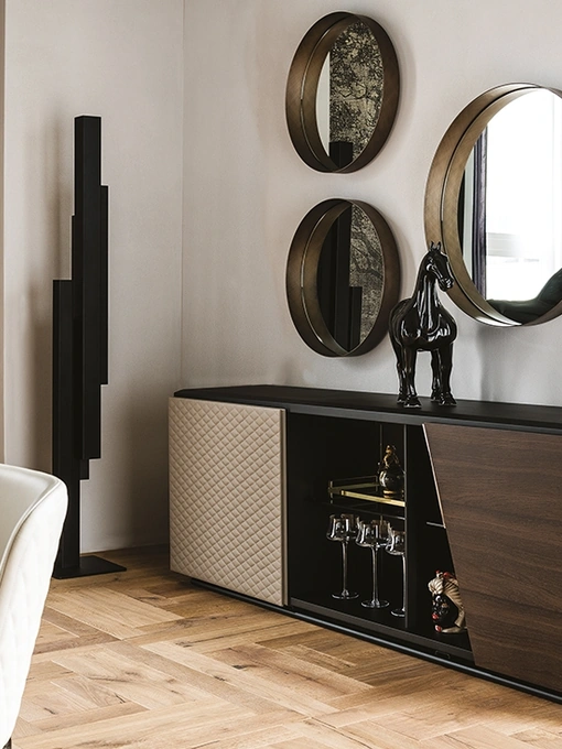 Madia Aston in legno con dettagli in pelle di Cattelan Italia
