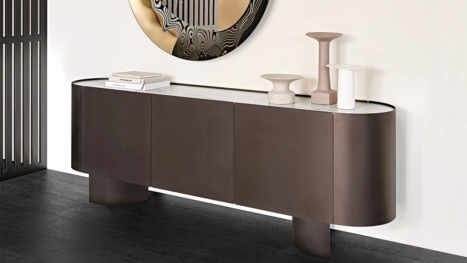 Madia Savoy in legno con ante rivestite in metallo di Cattelan Italia