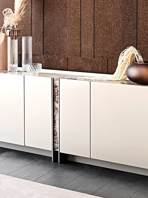 Madia in legno laccato con top e inserto in cristallo con stampa Dynasty di Cattelan Italia