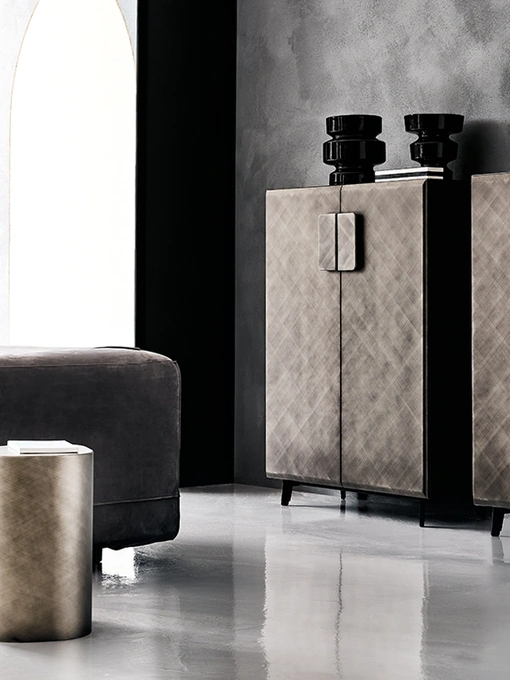 Madia in legno con ante in finitura Brushed Grey Tudor di Cattelan Italia