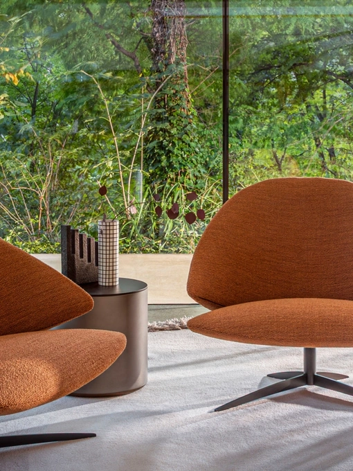 Poltroncina di design in tessuto imbottito Koster di Desirèe
