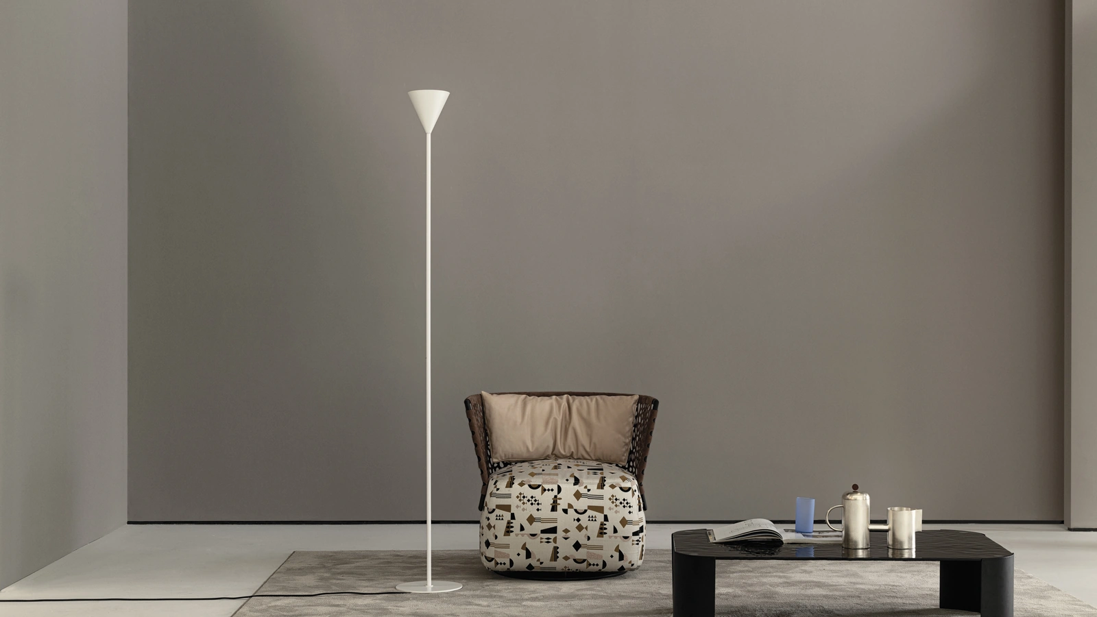 Poltroncina Regis in pelle con seduta in tessuto imbottito di Cierre Imbottiti