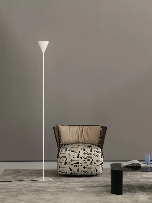 Poltroncina Regis in pelle con seduta in tessuto imbottito di Cierre Imbottiti