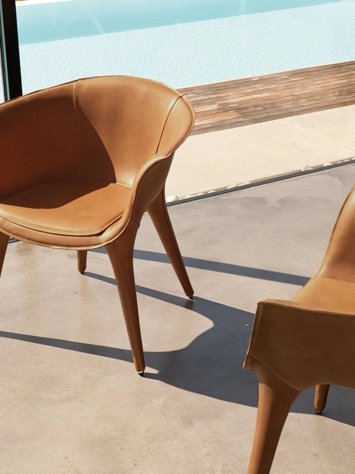 Poltroncina Doralee completamente rivestita in cuoio di Desirèe