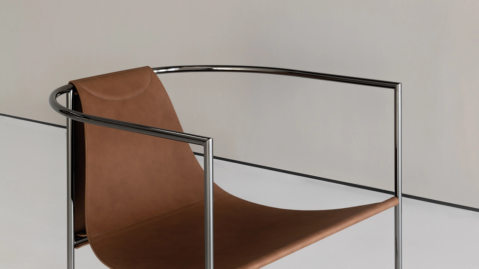 Poltroncina in metallo e pelle Jamiro di Cierre Imbottiti