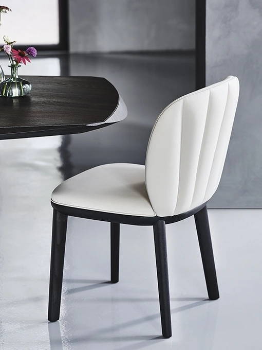 Sedia in legno con rivestimento in pelle Chrishell di Cattelan Italia