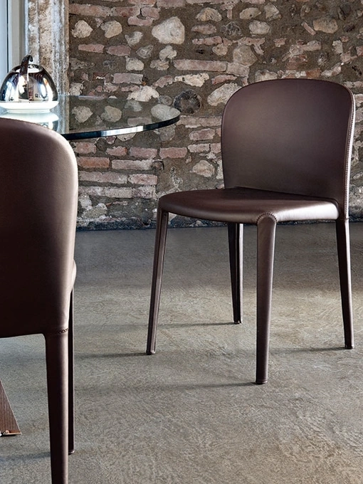 Sedia in acciaio rivestita in pelle Daisy di Cattelan Italia