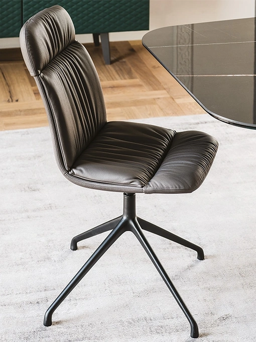Sedia in acciaio con imbottiura in pelle Kelly di Cattelan Italia