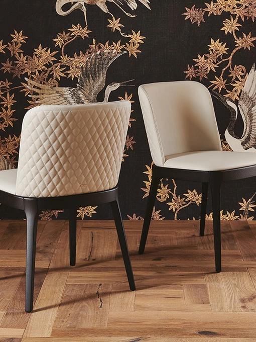 Sedia in pelle con schienale trapuntato Magda Couture di Cattelan Italia