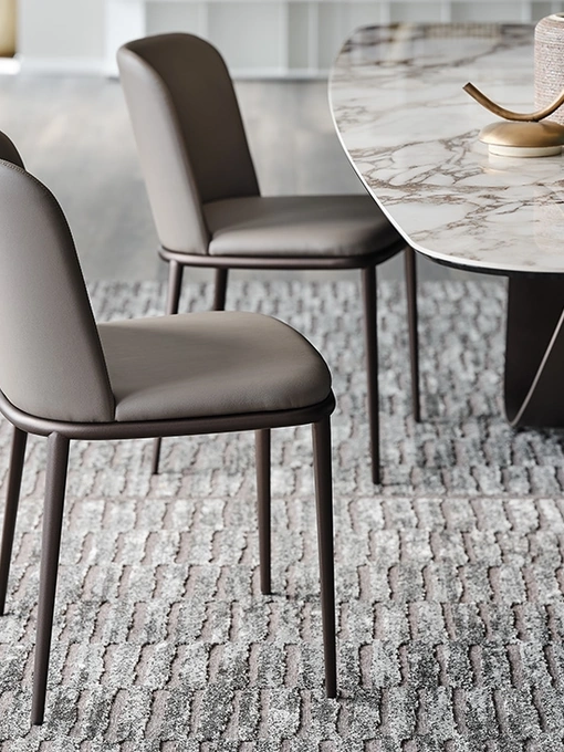 Sedia in pelle senza braccioli con struttura in metallo Magda ML di Cattelan Italia