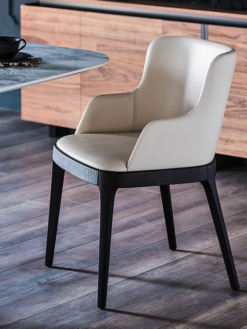 Sedia in pelle con braccioli Magda di Cattelan Italia